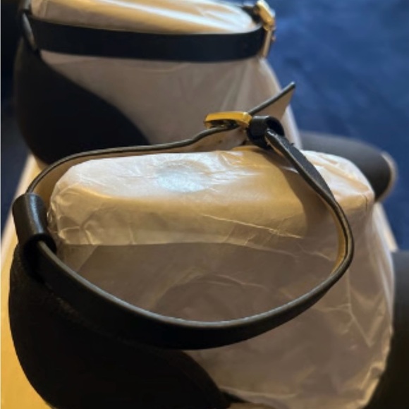 Michael Kors wedge sandals, size 9 - Picture 4 of 7